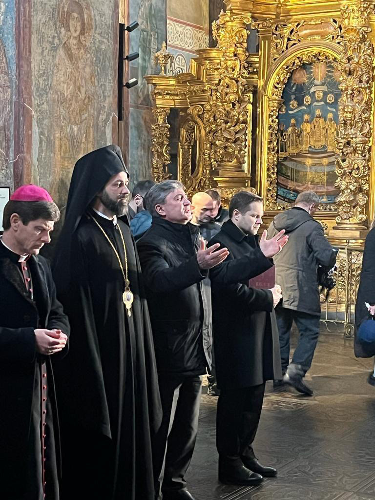 提供UBS：ウクライナのソフィア大聖堂における祈祷会