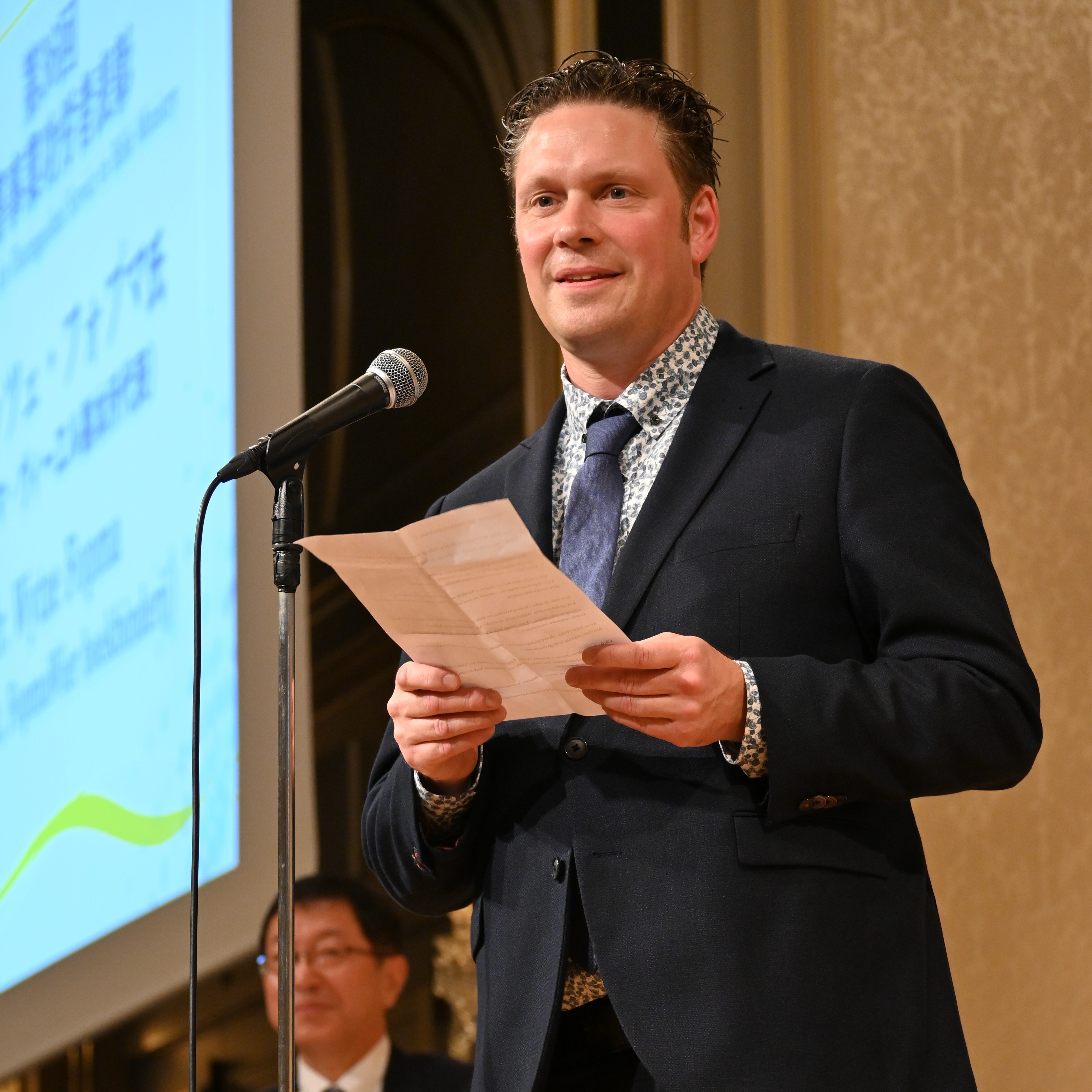 広布功労賞徽章 タイピン広布功労賞記念品 御書全集上下　創価学会押印　豪華丁装 広布功労賞徽章 タイピン広布功労賞記念品 御書全集上下 創価学会